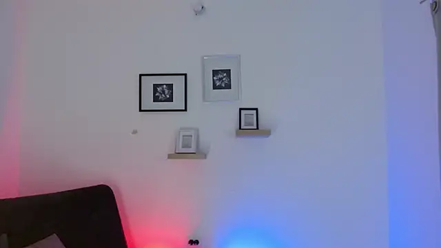 julian vogue online show from March 2025 06:45:02 PM