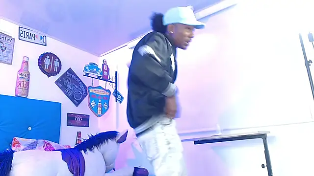 lili roussi online show from March 2026 06:57:02 PM