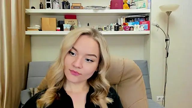 Kara Smith  online show from February 2025 09:32:01 PM