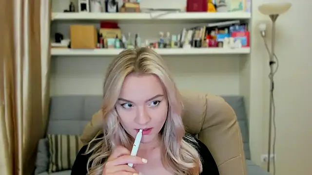 Kara Smith  online show from September 2025 11:27:02 PM