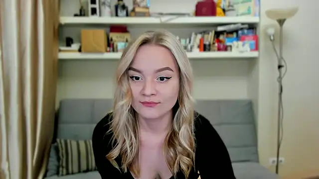 Kara Smith  online show from October 2025 10:38:01 PM