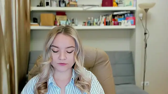 Kara Smith  online show from October 2025 10:36:01 PM