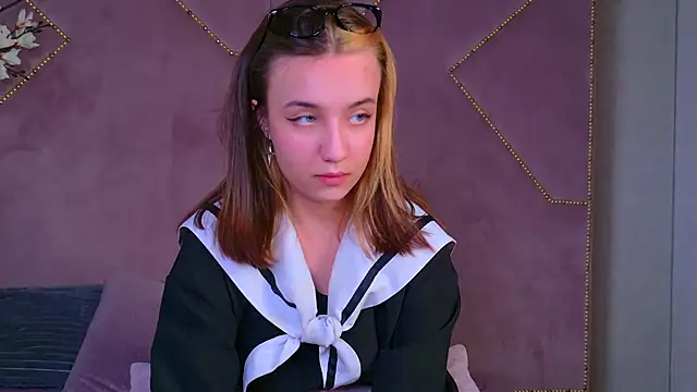 Gia Riccardo online show from September 2025 04:00:02 PM