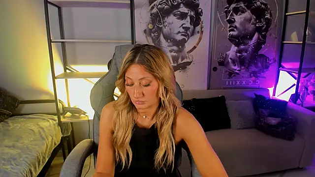 SarahAlluring online show from September 2025 01:00:01 PM