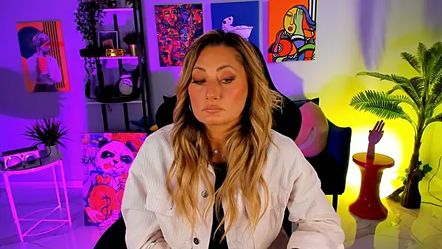 SarahAlluring online show from September 2025 12:59:02 PM