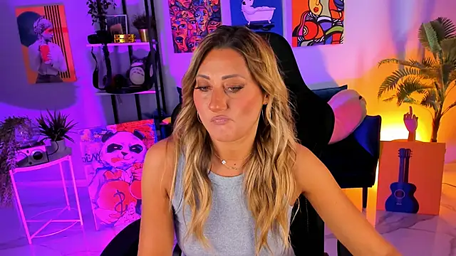 SarahAlluring online show from September 2025 12:30:01 PM