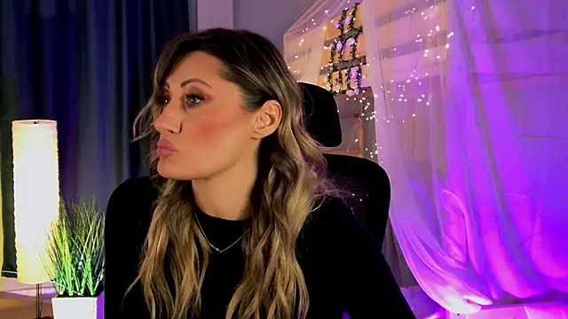 SarahAlluring online show from April 2026 02:35:01 PM