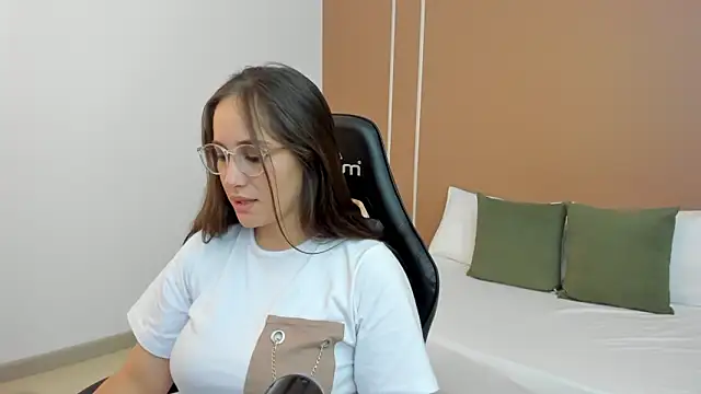 sophia martinezz  online show from September 2025 06:45:01 PM