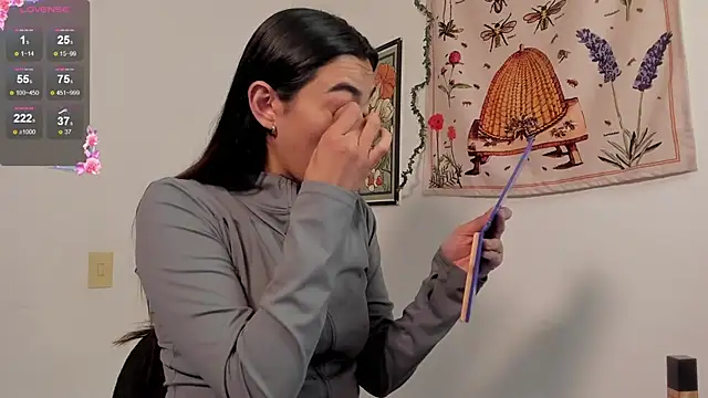 Gabee7  online show from October 2025 04:33:01 PM