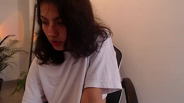 Snapshot of Asaray_T chatting on May 2026 09:34:02 PM Asaray T online show from May 2026 09:34:02 PM