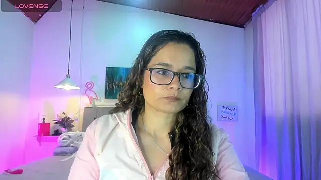 Snapshot of Rose_Thompson1 chatting on April 2026 01:43:02 PM Rose Thompson1 online show from April 2026 01:43:02 PM