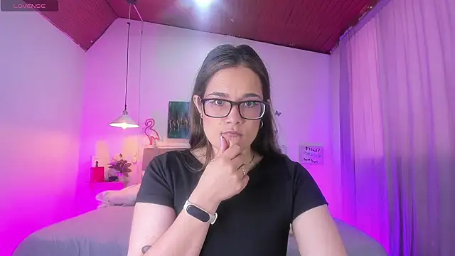 Snapshot of Rose_Thompson1 chatting on April 2026 01:25:02 PM Rose Thompson1 online show from April 2026 01:25:02 PM