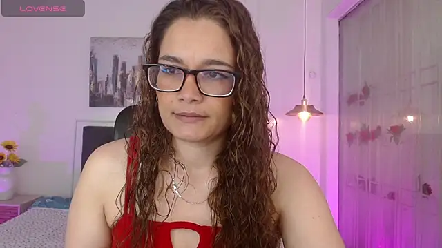 Snapshot of Rose_Thompson1 chatting on May 2026 01:49:02 PM Rose Thompson1 online show from May 2026 01:49:02 PM