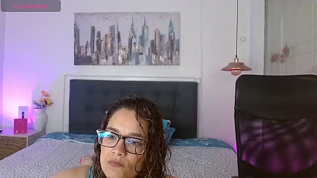 Snapshot of Rose_Thompson1 chatting on May 2026 01:27:02 PM Rose Thompson1 online show from May 2026 01:27:02 PM