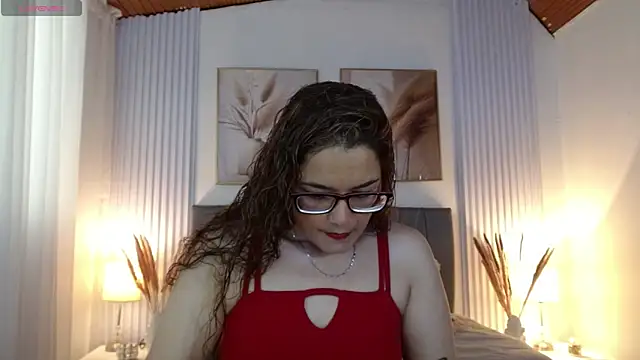 Snapshot of Rose_Thompson1 chatting on May 2026 01:39:02 PM Rose Thompson1 online show from May 2026 01:39:02 PM