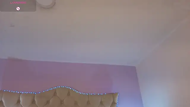 Snapshot of CarolineNasty chatting on November 2025 08:43:01 PM CarolineNasty online show from November 2025 08:43:01 PM