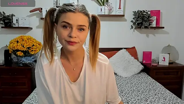 HaleyReedme online show from October 2025 07:53:01 AM