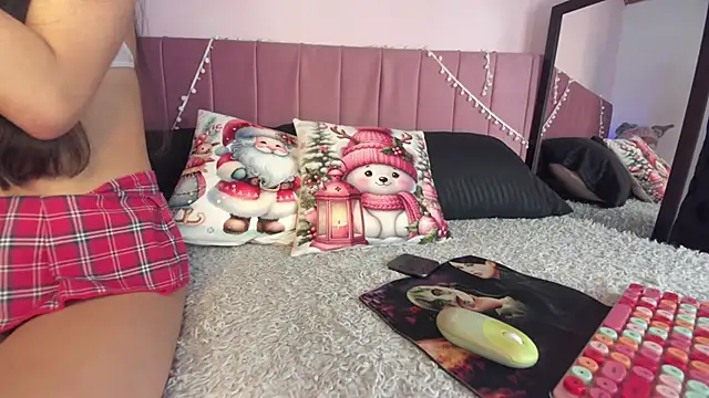 Snapshot of kitty-kryss chatting on December 2025 03:18:02 PM kitty-kryss online show from December 2025 03:18:02 PM