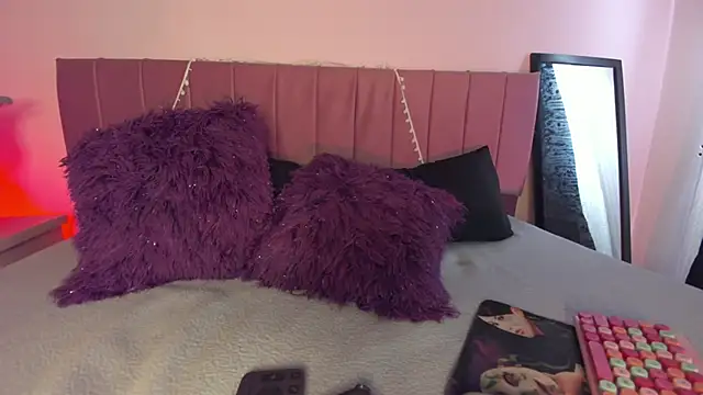 Snapshot of kitty-kryss chatting on February 2026 04:36:02 PM kitty-kryss online show from February 2026 04:36:02 PM