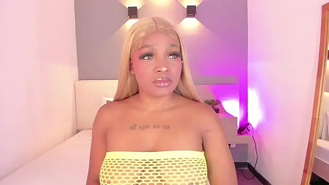 Snapshot of karol_white_ chatting on May 2026 03:56:02 AM karol white online show from May 2026 03:56:02 AM