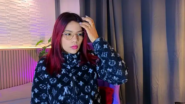 TiffanyWalk online show from November 2025 10:45:02 AM