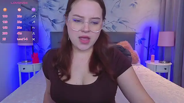 Cute kitty- online show from September 2025 09:47:02 PM