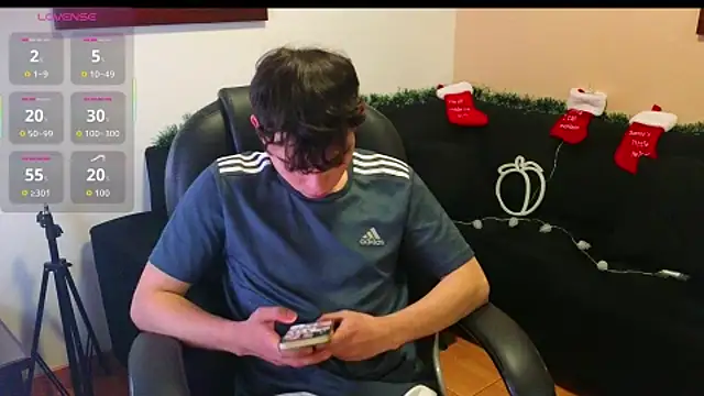 lukeboyce33 online show from November 2025 01:28:01 AM