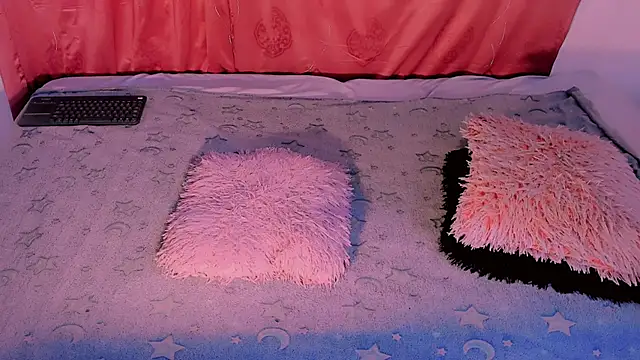 Mariana-ofc online show from November 2025 10:18:01 AM