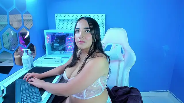 Alice 26  online show from October 2025 08:29:01 PM