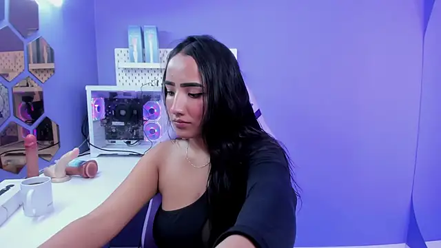 Alice 26  online show from April 2026 07:03:02 PM