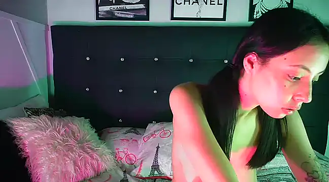 Taylor dolll online show from March 2025 02:36:02 AM