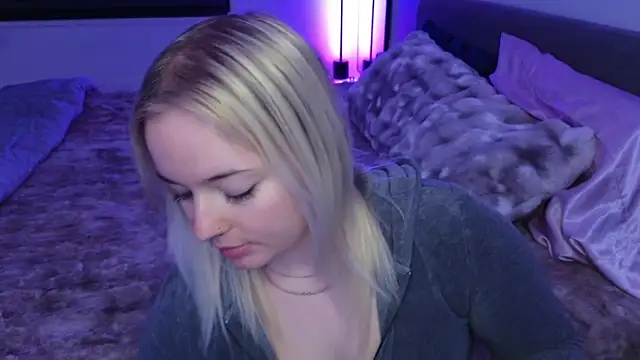 Snapshot of margot_robbie7 chatting on March 2026 11:44:01 PM margot robbie7 online show from March 2026 11:44:01 PM