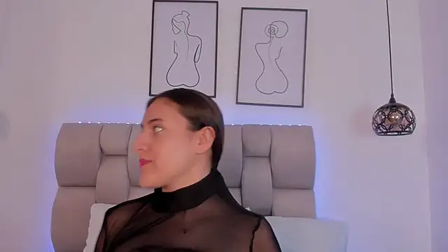 Hanna Evans   online show from November 2025 12:30:01 PM