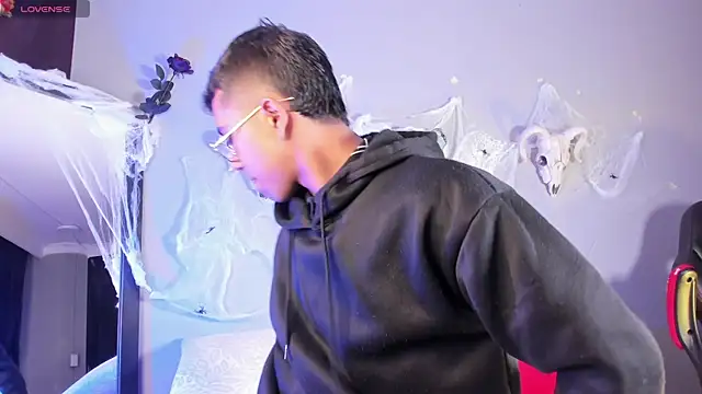 Snapshot of Colstorw_ chatting on October 2025 10:37:01 AM Colstorw online show from October 2025 10:37:01 AM