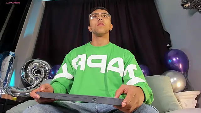 Snapshot of Colstorw_ chatting on November 2025 10:23:01 AM Colstorw online show from November 2025 10:23:01 AM