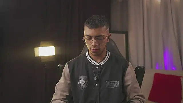 Snapshot of Colstorw_ chatting on February 2026 10:04:01 AM Colstorw online show from February 2026 10:04:01 AM