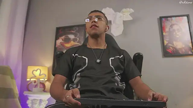 Snapshot of Colstorw_ chatting on March 2026 10:33:02 AM Colstorw online show from March 2026 10:33:02 AM