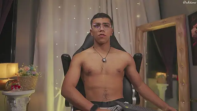 Snapshot of Colstorw_ chatting on March 2026 10:09:01 AM Colstorw online show from March 2026 10:09:01 AM