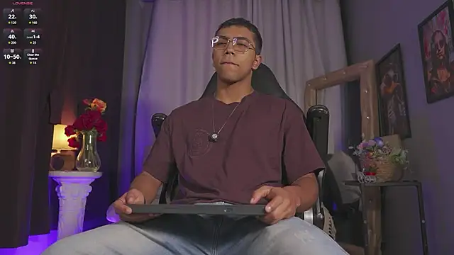 Snapshot of Colstorw_ chatting on April 2026 10:02:02 AM Colstorw online show from April 2026 10:02:02 AM