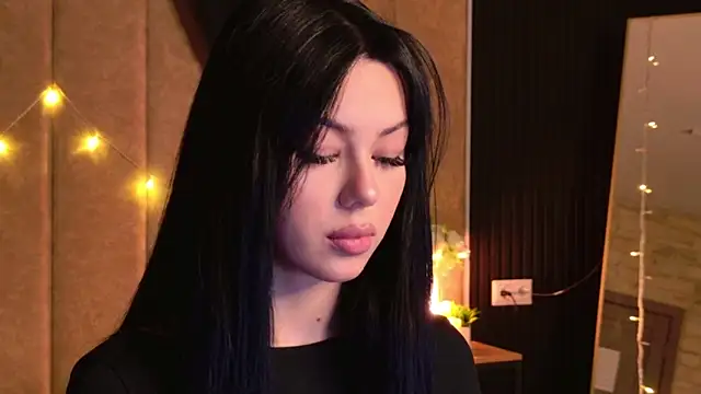 Leya Foxhall online show from November 2025 10:48:01 AM