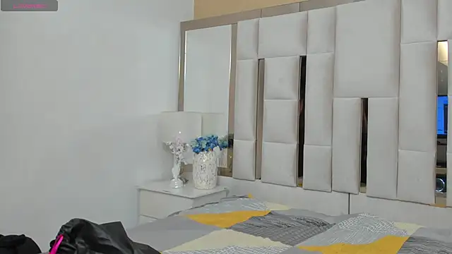 Snapshot of TattiBelll chatting on November 2025 11:56:02 AM TattiBelll online show from November 2025 11:56:02 AM