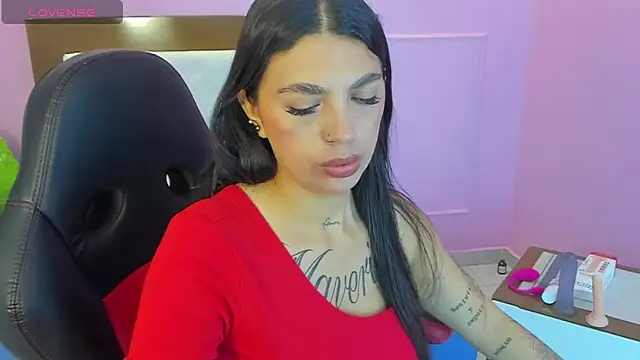 TATILARSON1 online show from November 2025 12:49:02 PM