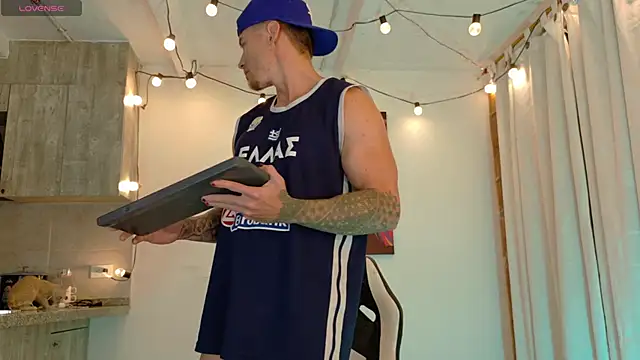 Ryannblue07 online show from November 2025 01:17:02 AM