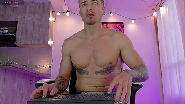 Ryannblue07 online show from December 2025 09:20:02 PM