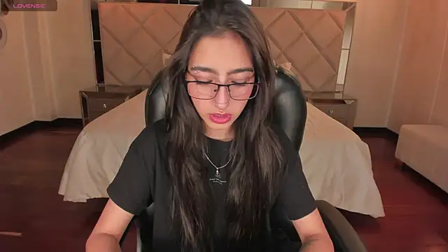 LarisaSmirnov online show from December 2025 04:41:04 AM