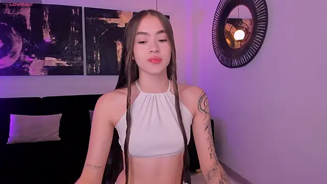 MaiaCollins online show from April 2026 05:28:01 PM