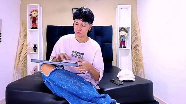 Jhojan twink online show from September 2025 11:58:01 AM