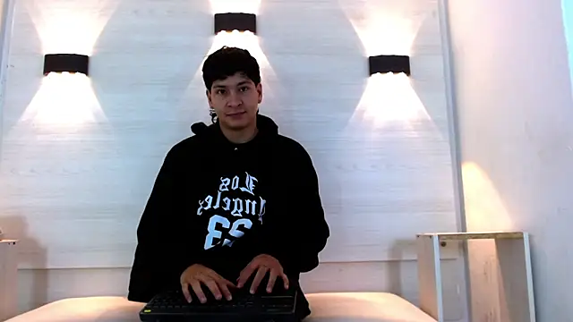 Jhojan twink online show from December 2025 12:03:02 PM