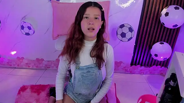 Snapshot of Sophie_joyy chatting on June 2026 10:47:02 PM Sophie joyy online show from June 2026 10:47:02 PM