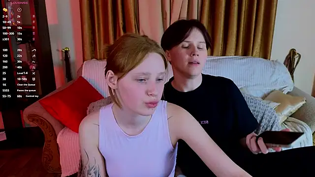 Snapshot of Tara_Lawson chatting on October 2025 07:02:01 PM Tara Lawson online show from October 2025 07:02:01 PM